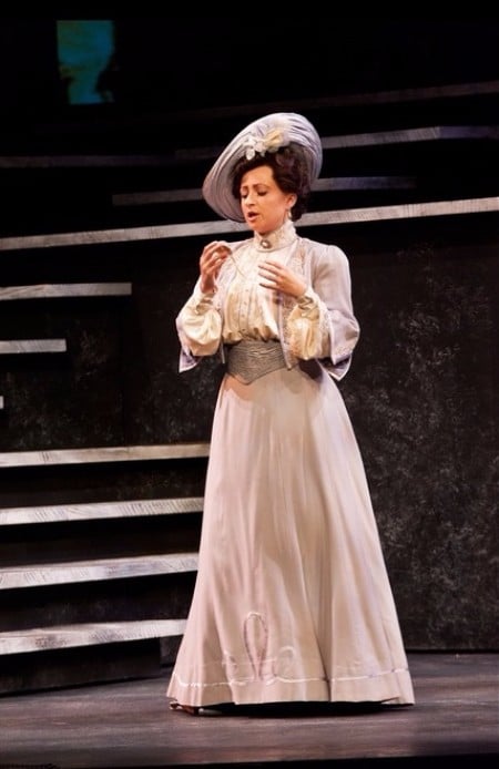 Laura Albino as Fiordiligi in Così fan tutte